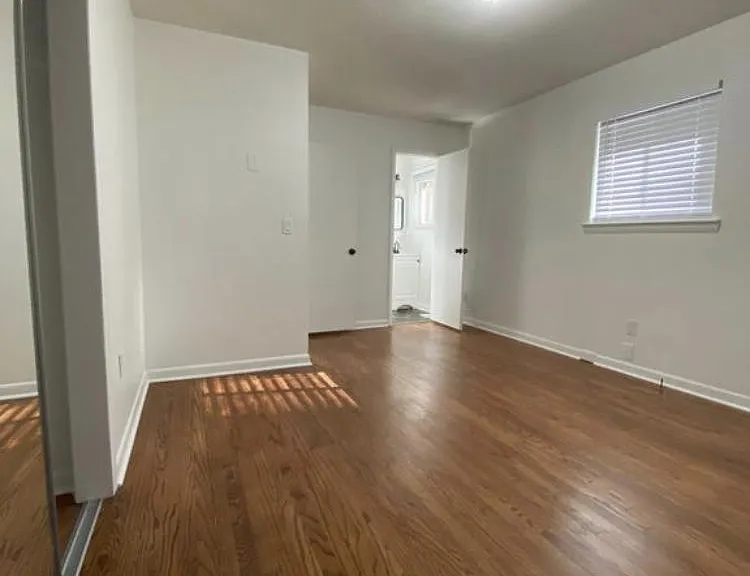 5610 N Elm St — Photo 24