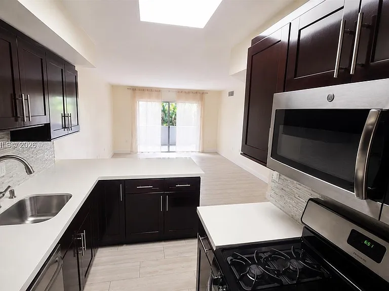 6904 N Kendall Dr #F305 — Photo 9