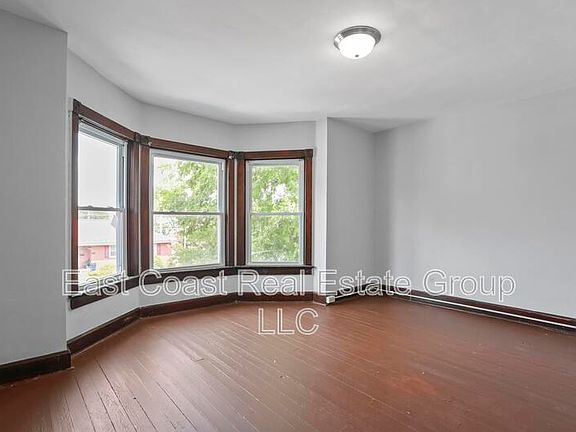 4th image of 221-223 W Howard St Unit 221