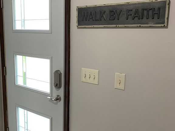 3rd image of 417 Bluewater Dr