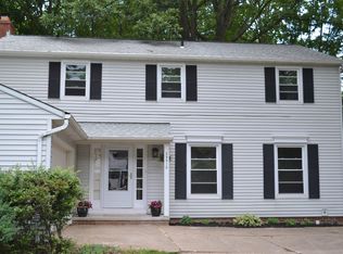 29512 Lisaview Dr, Bay Village, OH