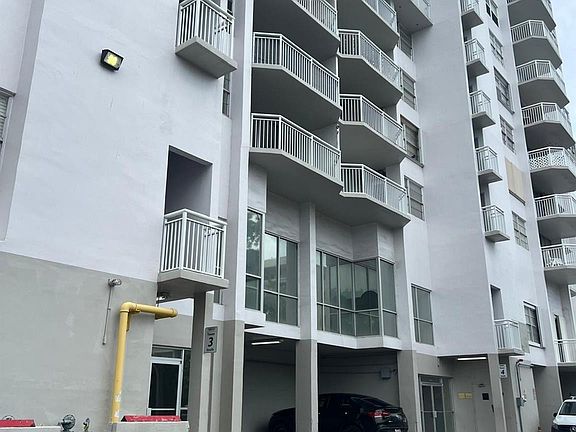 2nd image of 18031 Biscayne Boulevard #604