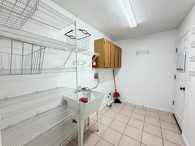 3950 Ridgewood Dr — Photo 10