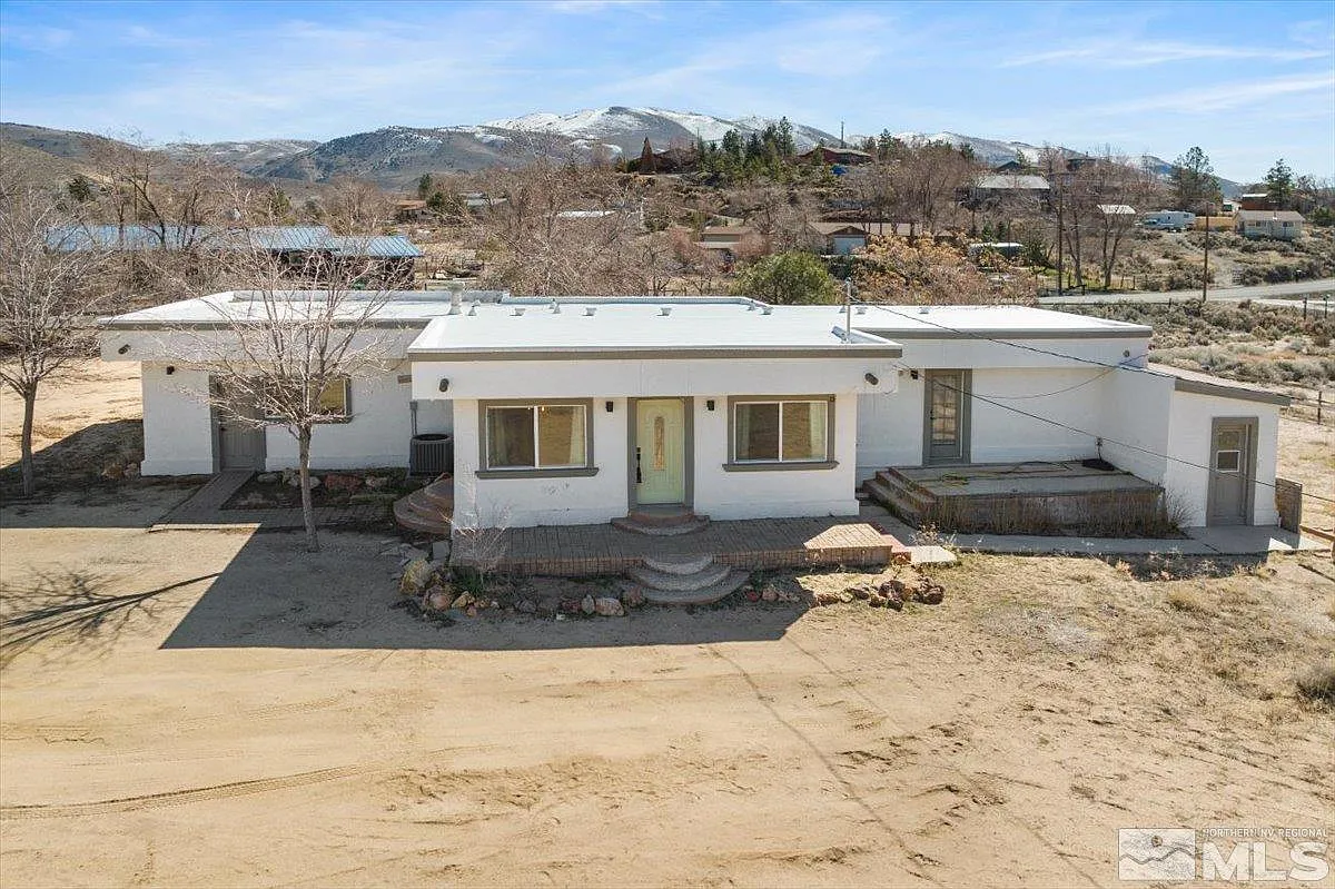 210 Esmeralda Dr photo 1