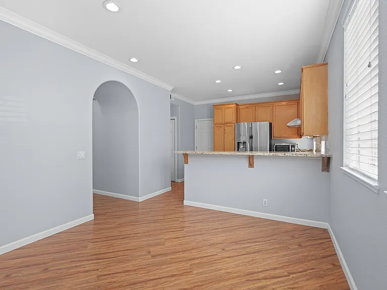 1067 McKay Dr — Photo 8