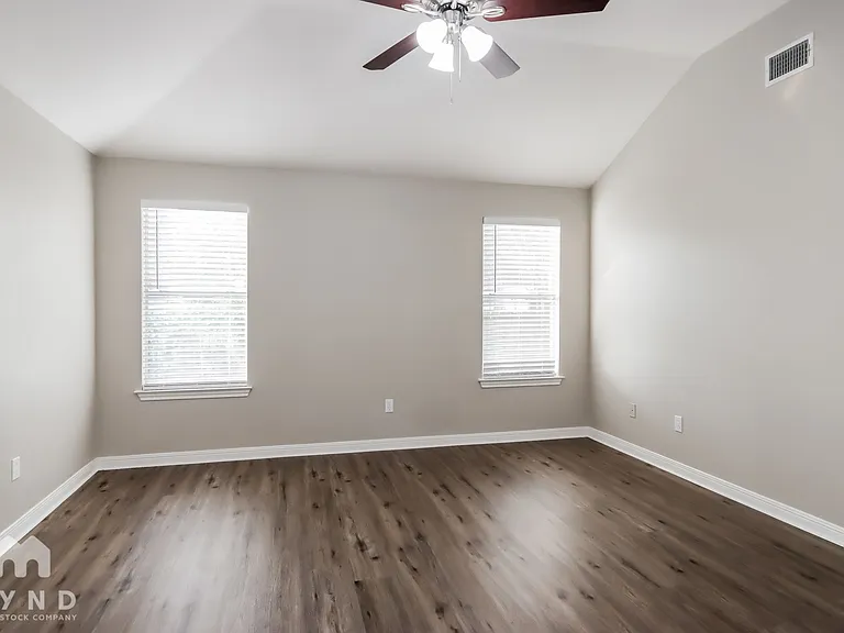 598 Orangewood Dr — Photo 7