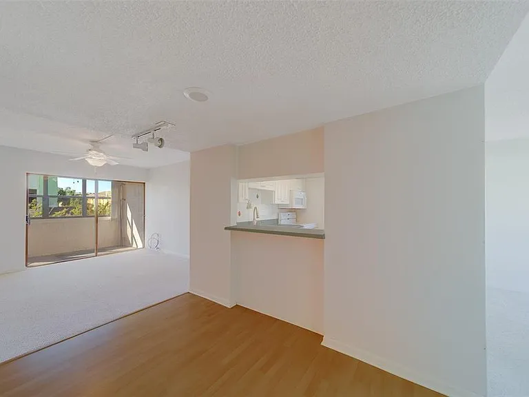 1 Windrush Blvd #28 — Photo 3