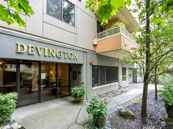 7600 SE 29th Street #402, Mercer Island, WA 98040