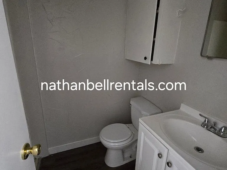 1295 E Houston St — Photo 6