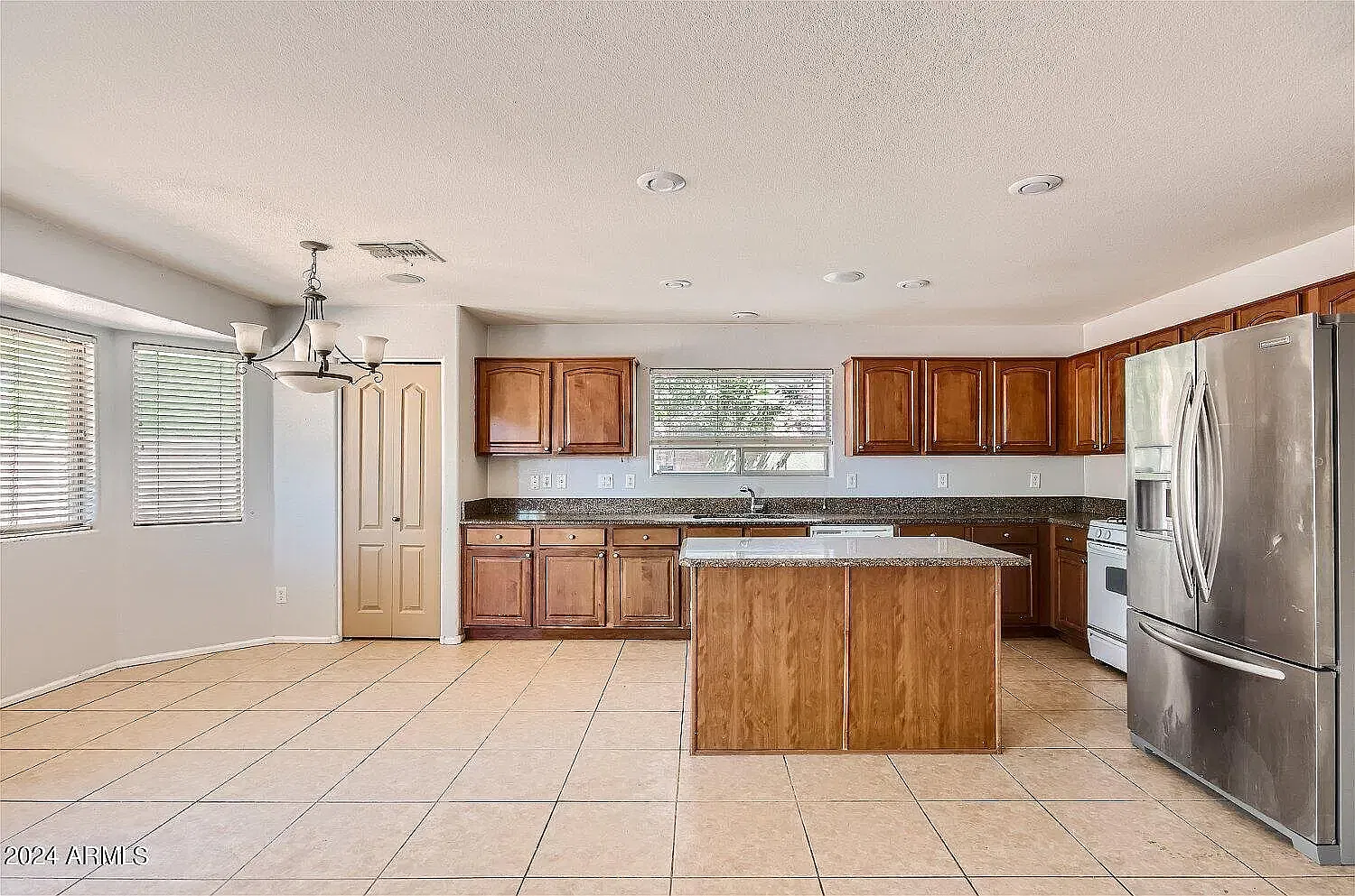4 bed, 2434 sqft, $2,295 — Photo 3