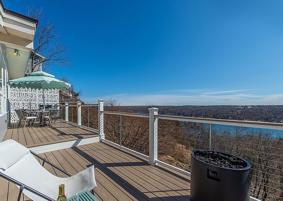 UPPER DECK W/ AMAZING VIEWS