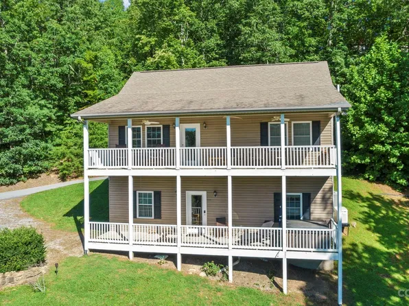 22 Autumn View Dr, Hendersonville, NC 28792