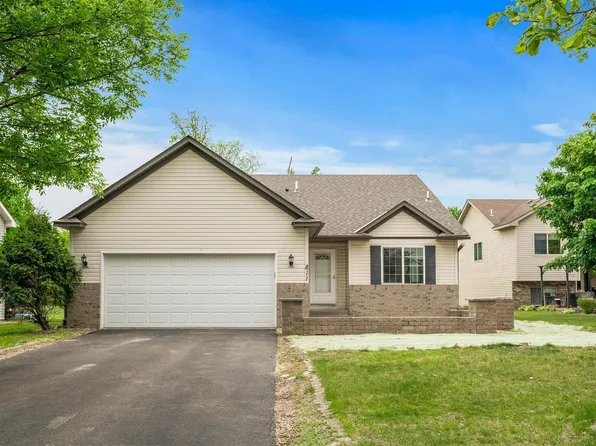 811 Isanti Pkwy NW, Isanti, MN 55040