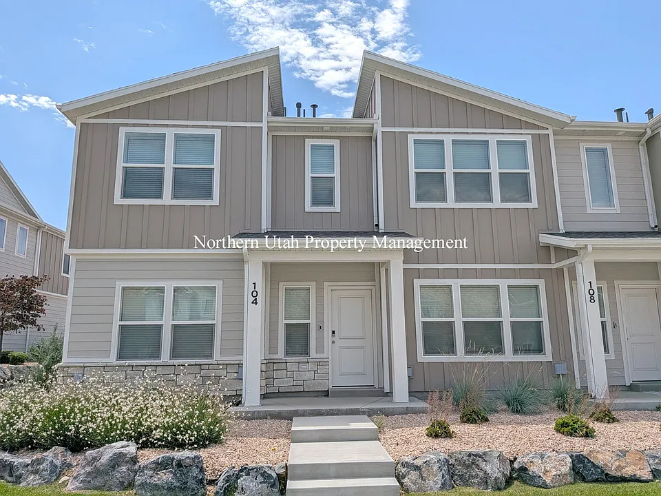 104 W 925 N