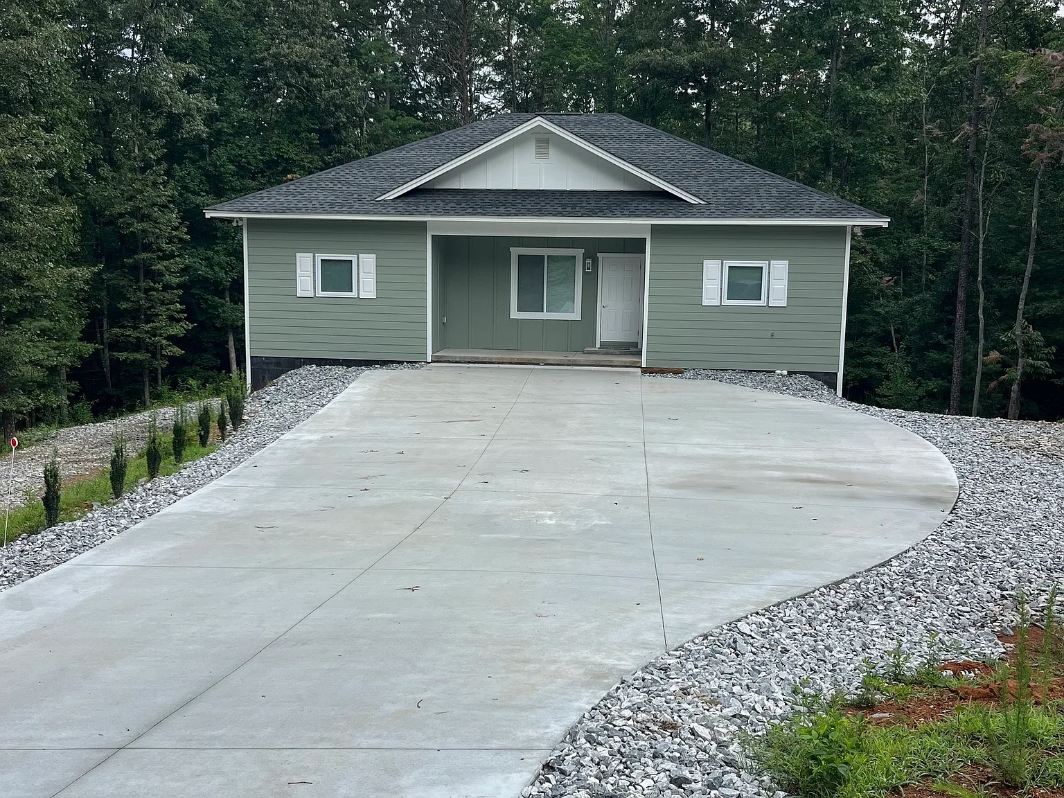3 bed, 2.0 bath, 1400 sqft, $1,800 — Photo 1