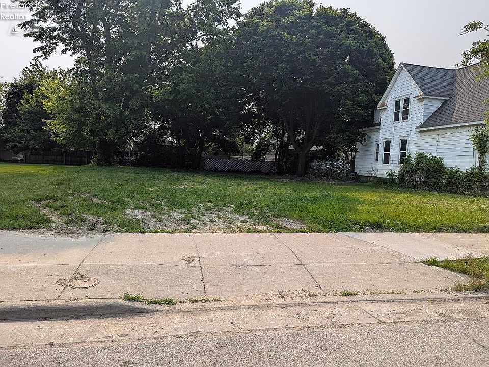 2nd image of 1524 Hayes Ave