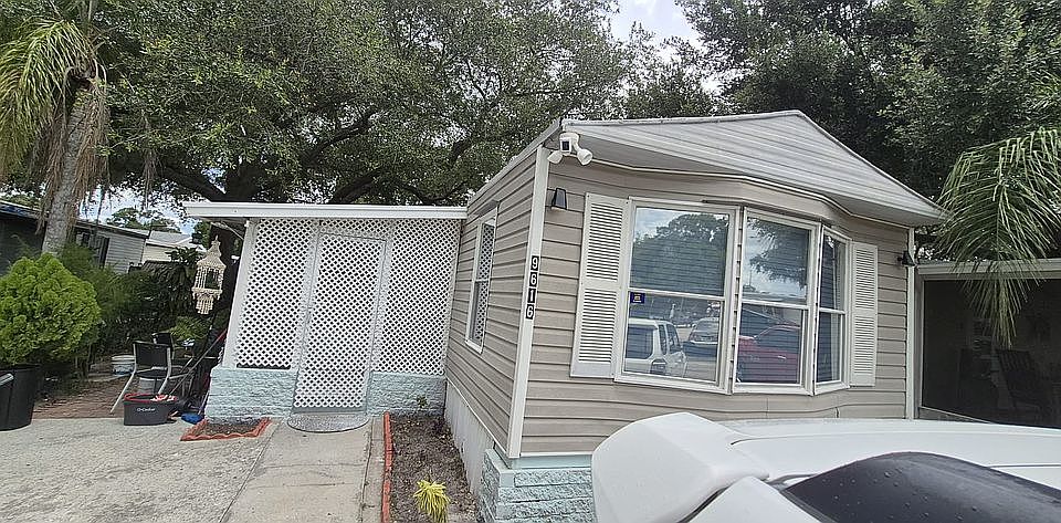 1st image of 9616 Clubhouse Ln