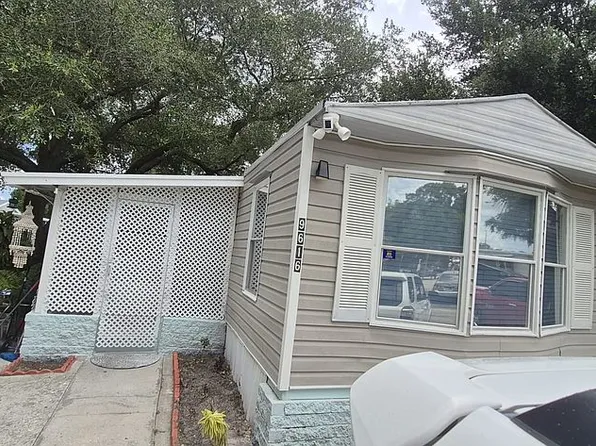 9616 Clubhouse Ln, Tampa, FL 33635