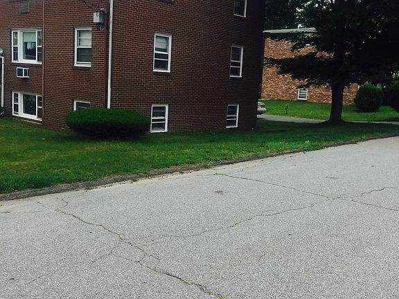 3rd image of 10 Moorland Ave APT 5