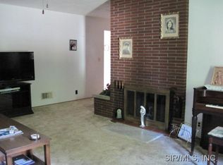 2911 Gilbert Ln, Alton, IL 62002