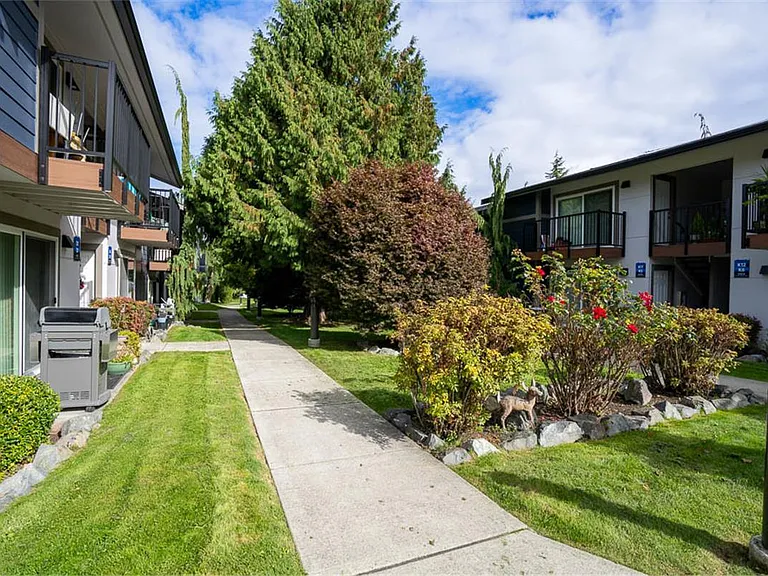 Northern Lights Apartments — Photo 30
