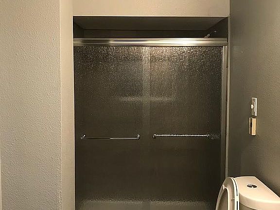 4th image of 830 E 51st St
