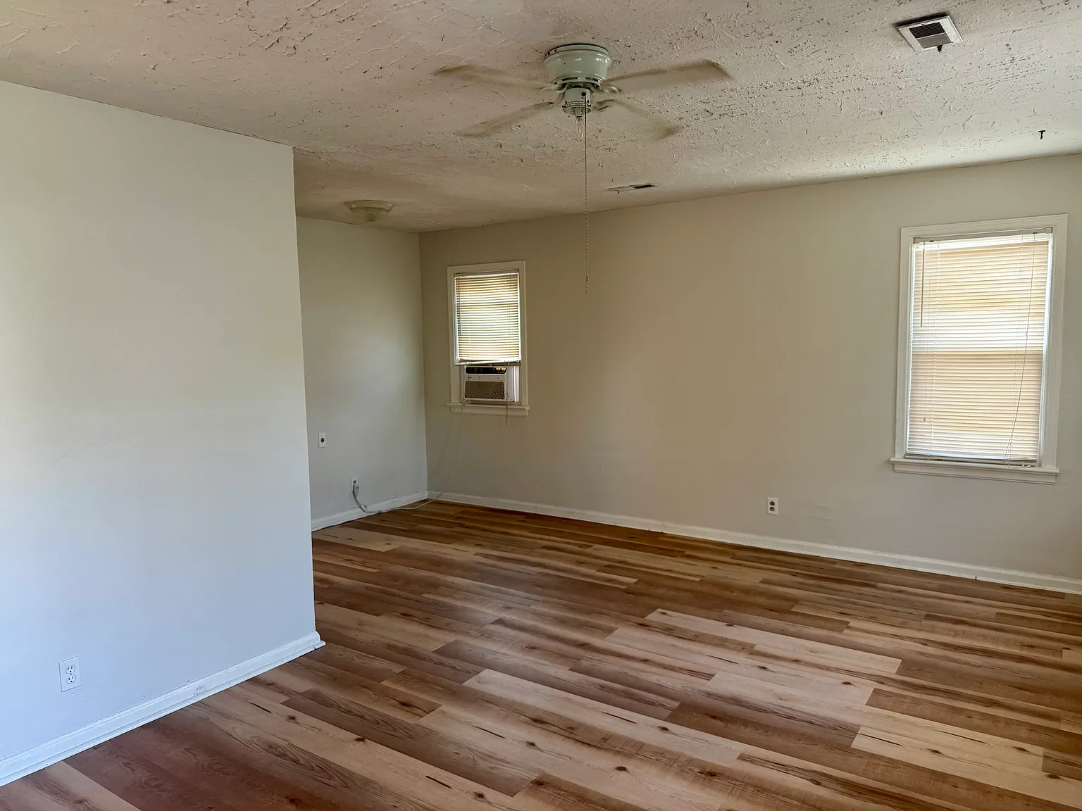 2 bed, 768 sqft, $900 — Photo 2