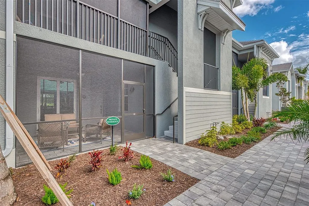 2 bed, 2.0 bath, 1355 sqft, $2,500 — Photo 2