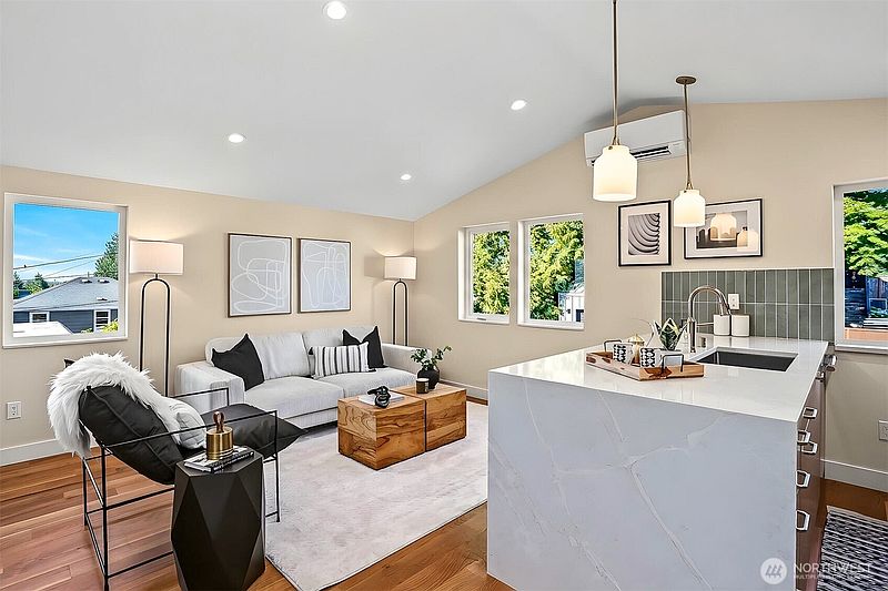 4th image of 2412 Queen Anne Avenue N