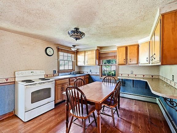 4th image of 141 New Ludlow Rd