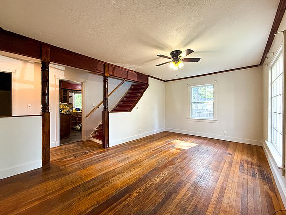 5th image of 115 Sherwood St