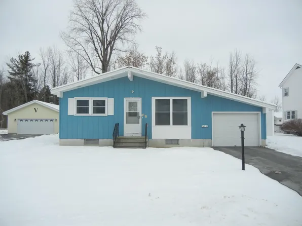 16 Beechwood Dr, Rouses Pt, NY 12979