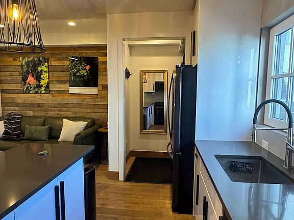 2nd image of 930 Cove Rd #2