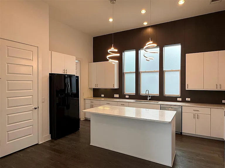 6117 Seville Dr — Photo 6