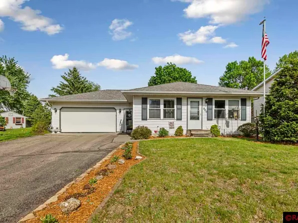 909 N 4th St, Saint Peter, MN 56082