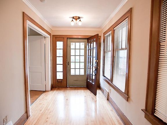 3rd image of 3261 N Oakland Ave
