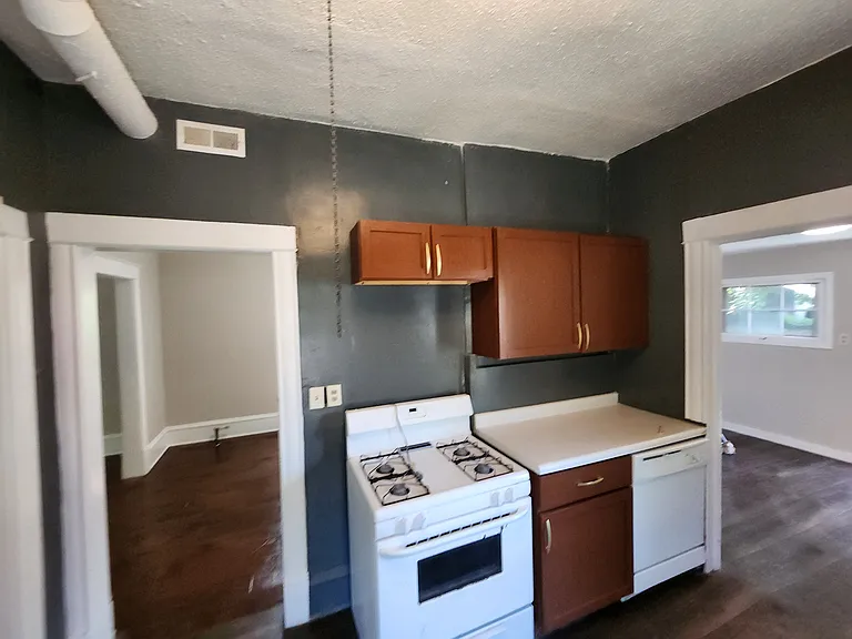 2550 Madison St NE — Photo 4