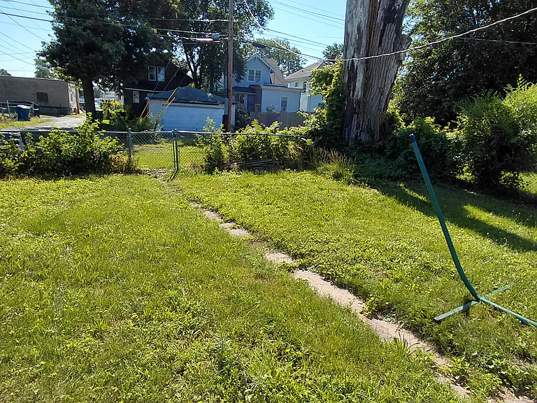 6215 Blaine Ave — Photo 10