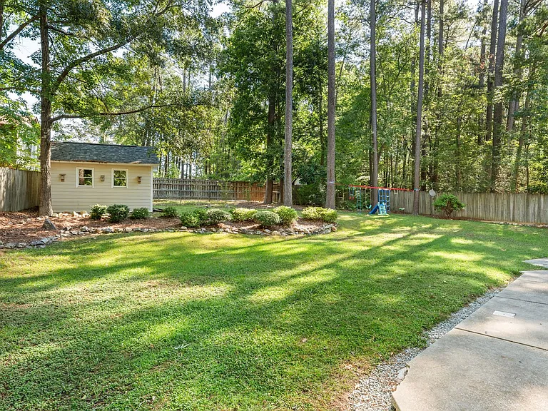 2306 Strawberry Ln — Photo 18