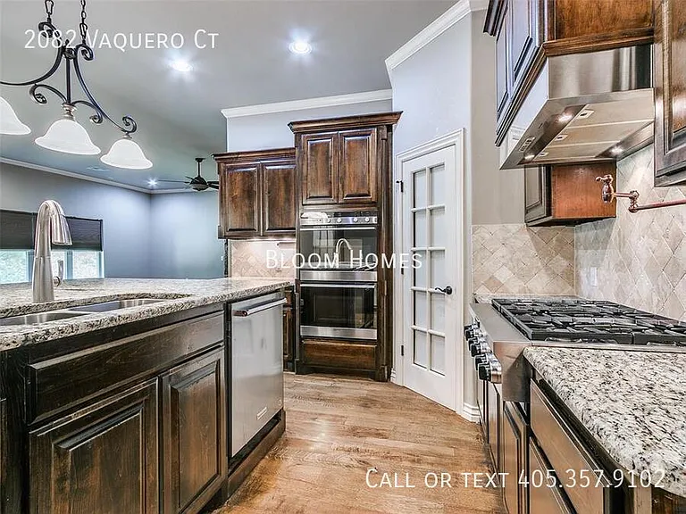 2082 Vaquero Ct — Photo 7