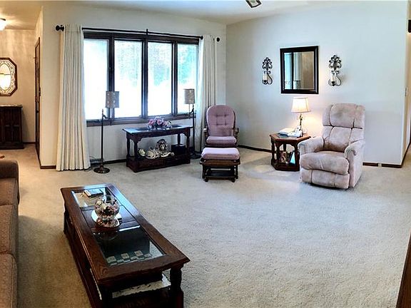 4th image of 1315 Meadowbrook Ln