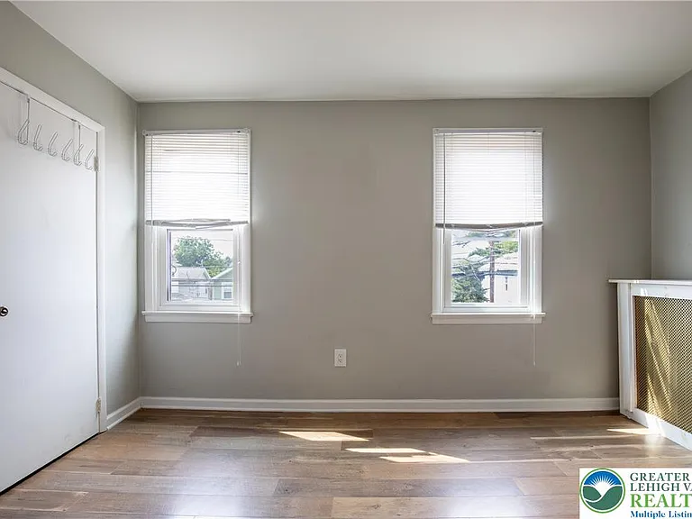 68 S Meade St — Photo 23