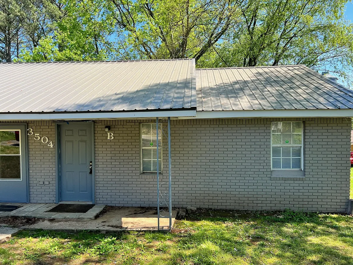 Building Photo - 3504 Cole Ave #B