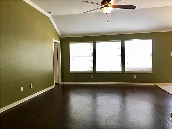 1010 Gulf Way — Photo 3