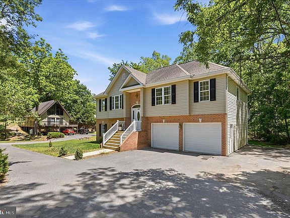3rd image of 1201 Lakeview Dr