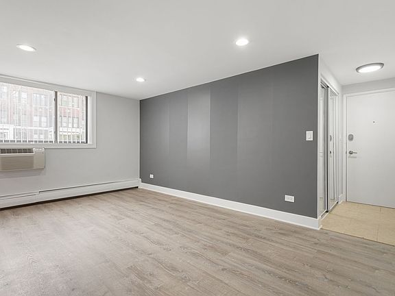 5th image of 6758 N Sheridan Rd APT 101