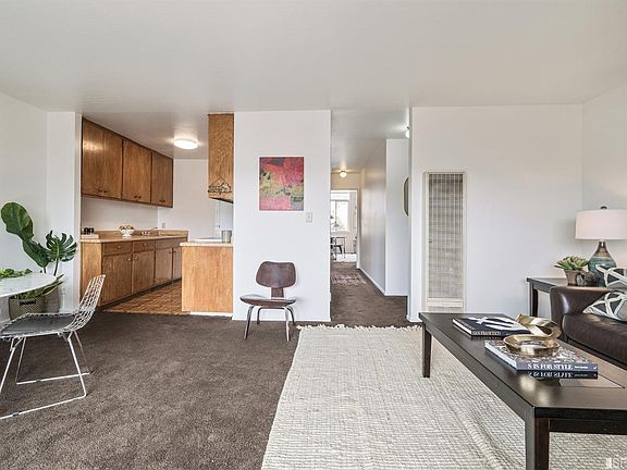 3rd image of 35 Western Shore Ln APT 6