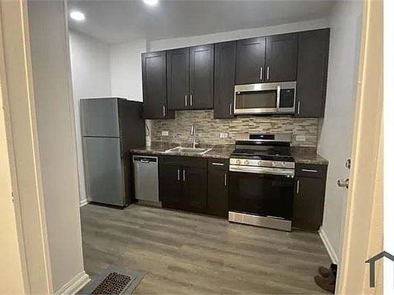 3rd image of 642 N Pine Ave Unit 2