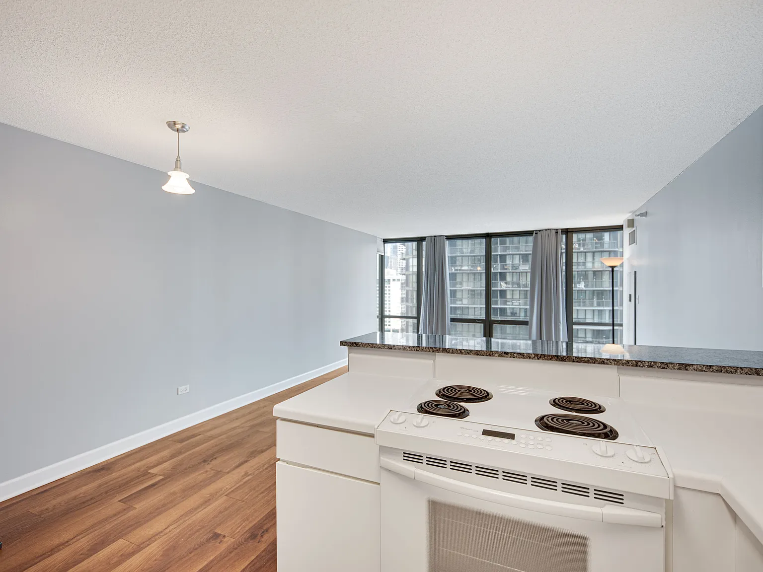 Studio, 620 sqft, $2,400 — Photo 3
