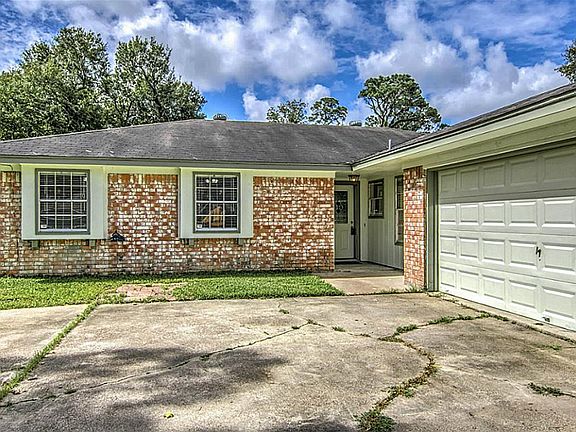 2nd image of 3503 Camelot St